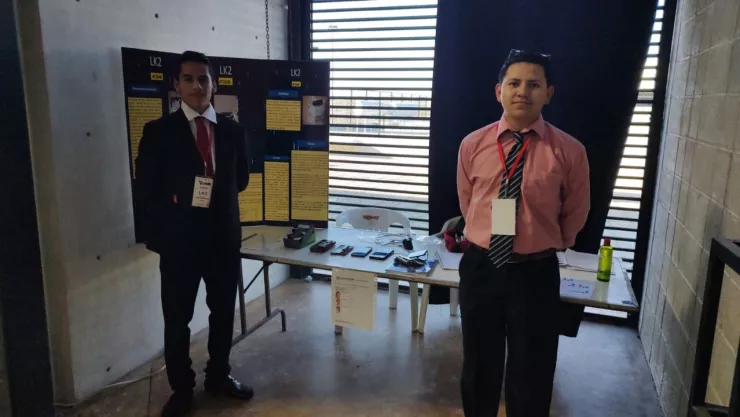 estudiantes crean funda celular recargable