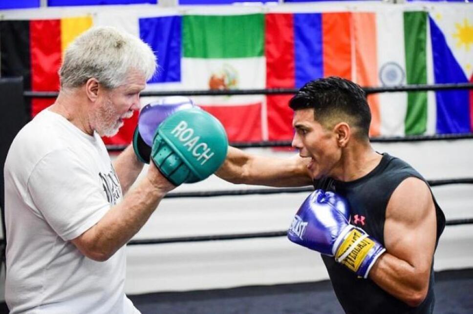 Joselito Velázquez con Freddie Roach.jpeg