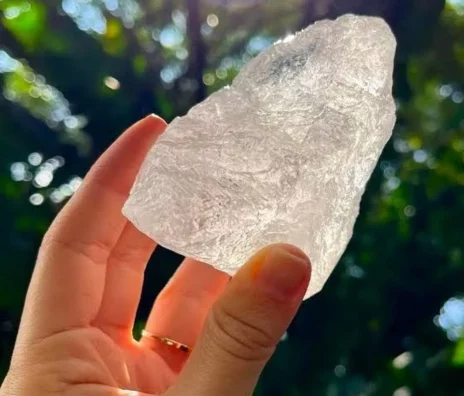 ¿Qué es y para qué sirve la piedra alumbre?