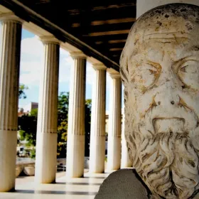 La reflexión de Platón sobre la justicia y el conocimiento “La mejor riqueza es contentarse viviendo con poco”.jpg