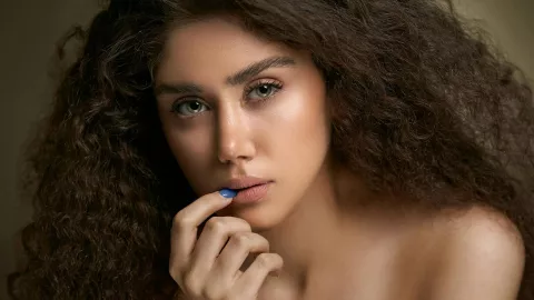 Los 3 tintes de pelo para mujeres de 50 a 60 años con piel morena que las hará ver hermosas Bronde