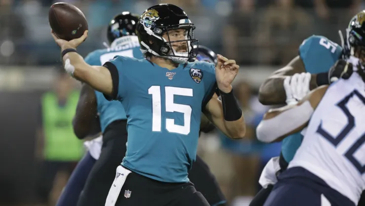 Gardner Minshew, quarterback de los Jaguars de Jacksonville, lanza un pase en el encuentro ante los Titans de Tennessee, el jueves 19 de septiembre de 2019. Imagen: AP