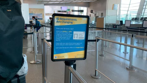 En algunos aeropuertos ya hay advertencias sobre la necesidad de la Real ID.