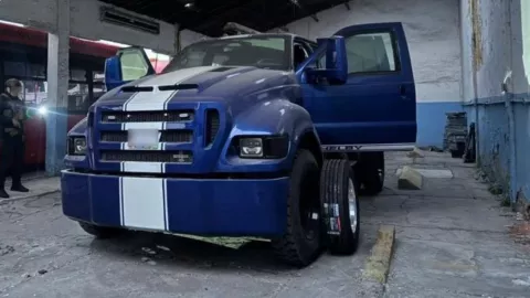 Aseguran vehiculos monstruo en la CDMX