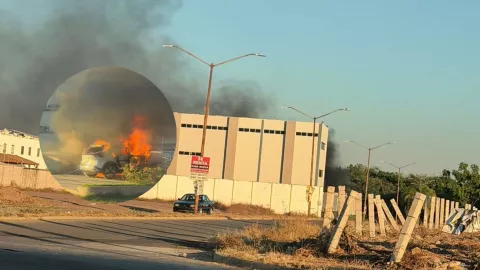 Incendian un auto afuera del colegio Altum en La Conquista en Culiacán..jpg