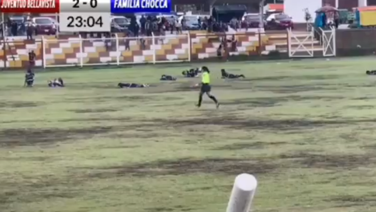 Rayo cae en estadio en Perú