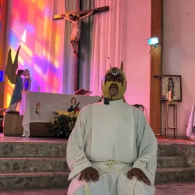 sacerdota luchador fuerza divina