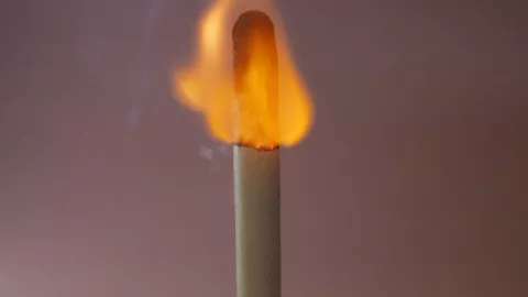 Un presunto violador y su mamá prendieron fuego a menor embarazada