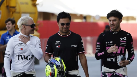 Valtteri Bottas, Checo Pérez y Pierre Gasly, durante los tests de pretemporada de ña F1 en Bahréin.