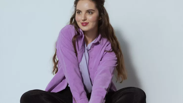 ¿Por qué a las personas les gusta vestir de color morado? La psicología responde