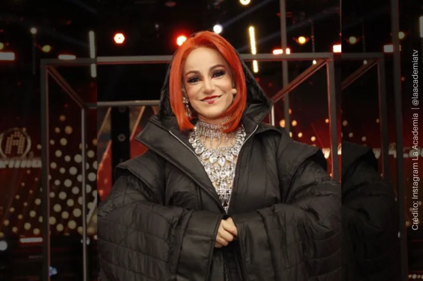 Lola Cortes corazon boca.jpg