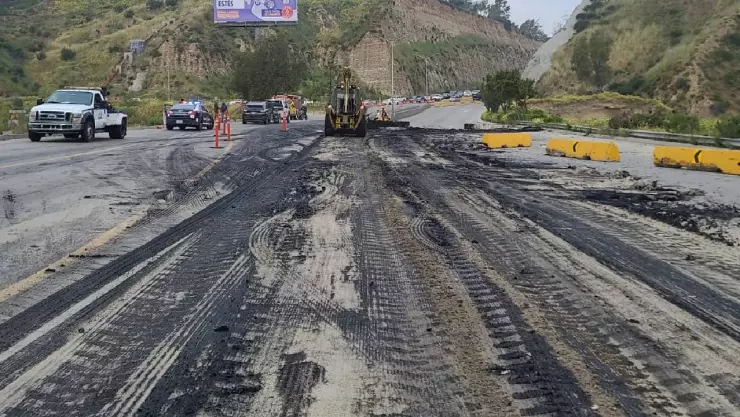 Cierran acceso a Playas porque camión de la Cespt derramó desechos