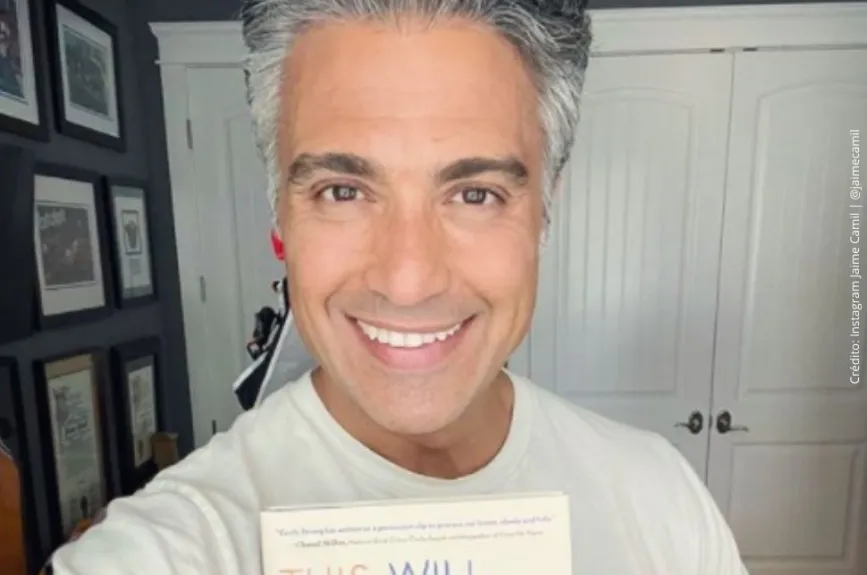 Jaime Camil presume sus lecturas..jpg