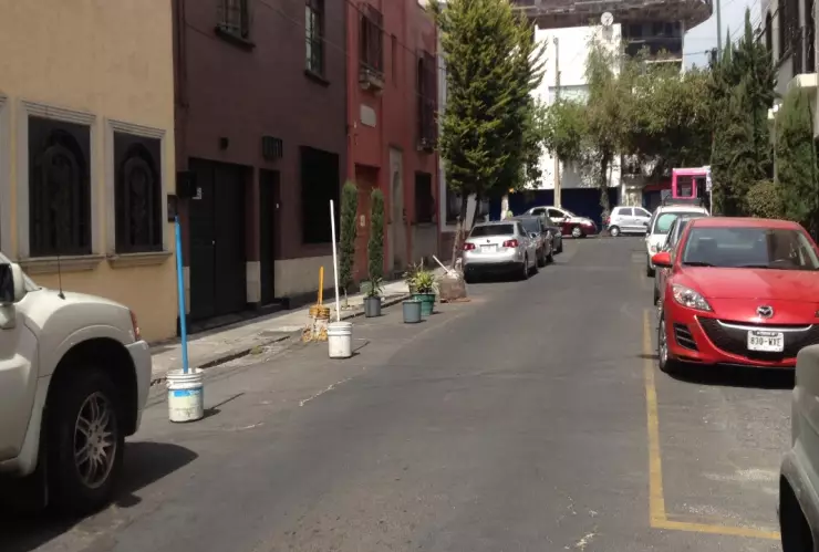 La obstrucción de la vía pública la puedes denunciar de forma presencial o en línea.