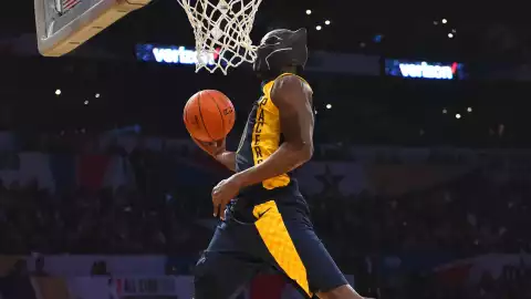 Victor Oladipo festejando al estilo de Wakanda Forever