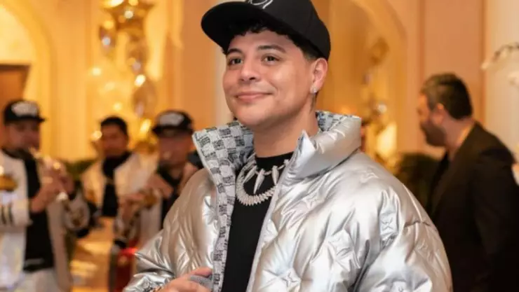 Eduiz Caz lanza mensaje sobre la banda en playas de Mazatlán