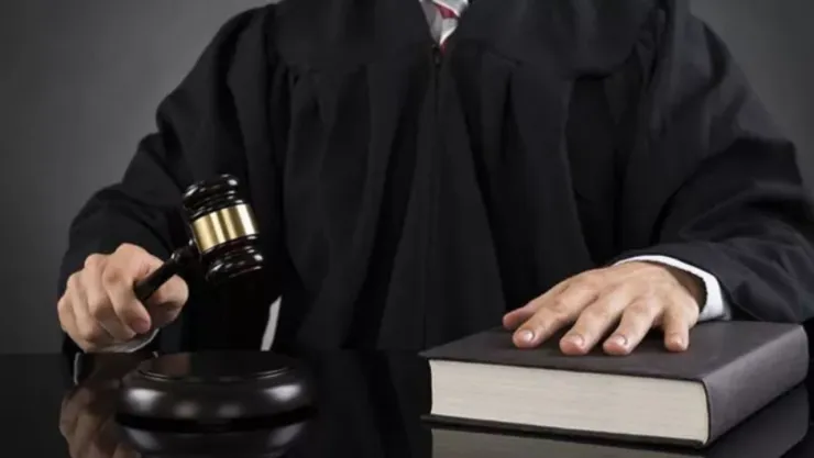 Las razones por las que proponen eliminar el uso de la toga en ministros