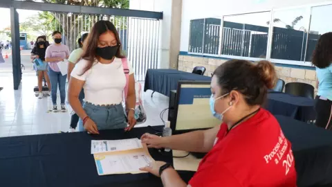 presentan exani licen uady