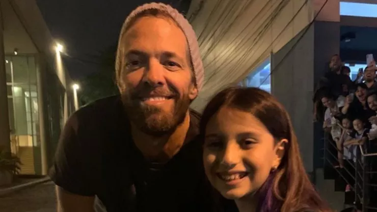 Dos días antes de morir, niña conoce a su ídolo el baterista de Foo Fighters