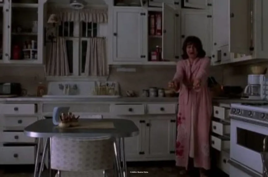 Escena de la película ‘El Sexto Sentido’ (Sixth Sense) con Halley Jeol Osment y Bruce Willis por Azteca 7.