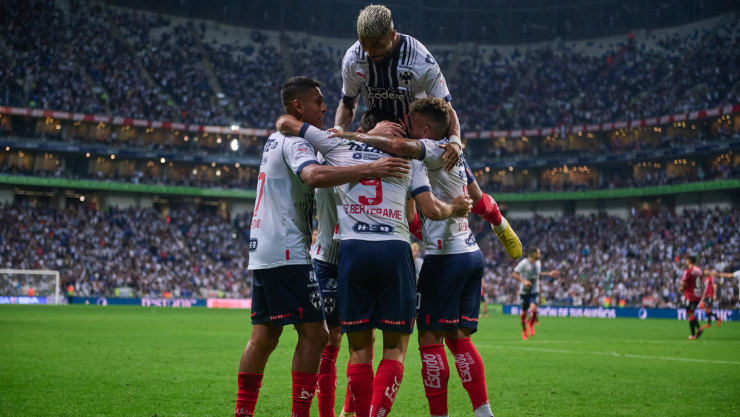 Jugadores de Rayados celebran un gol en el C2023