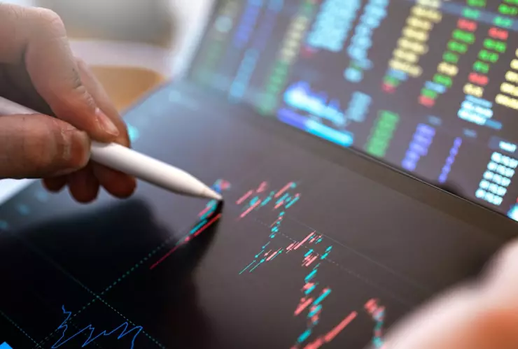 Un estudio de expertos eligió dónde invertir entre dos grandes empresas: Costco vs. Walmart