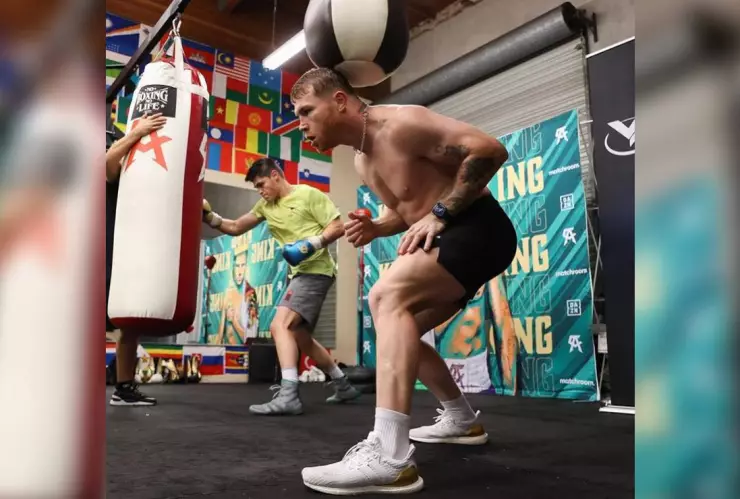 Canelo Álvarez entrena hasta 5 horas diarias