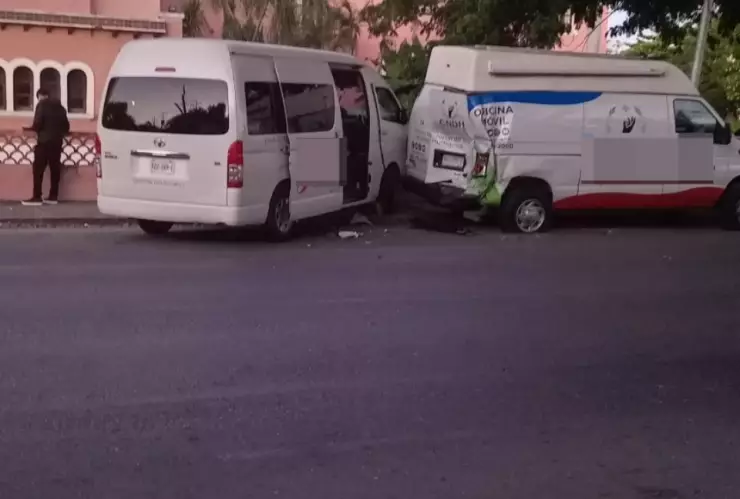 Fuerte accidente en la calle 60 deja dos camioneta con graves daños hoy 6 de diciembre de 2025