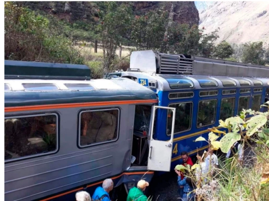 Choque de trenes en Perú