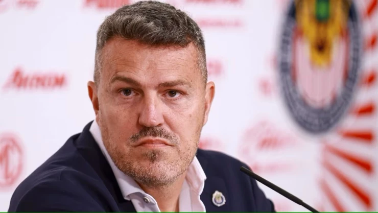 Óscar García es dado de alta, pero su continuidad en Chivas sigue en duda.jpg