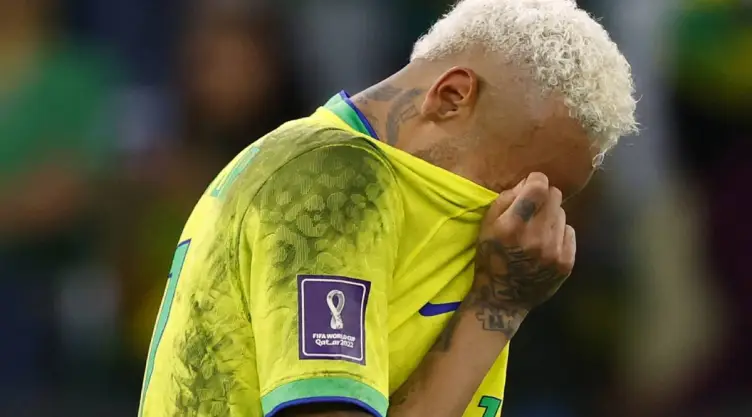 Neymar se lamenta por la eliminación de Brasil