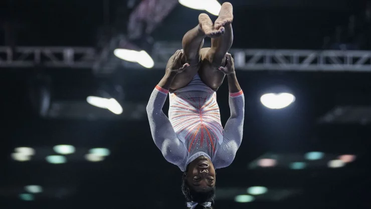 Simon Biles realiza salto nunca antes hecho por una mujer