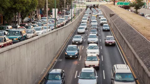 Buscan homologar tenencia y verificacion en CDMX y Edomex