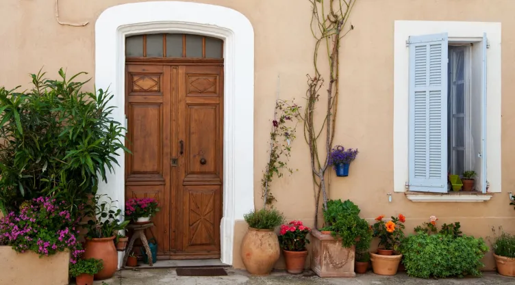 ¿Qué poner en la puerta para proteger tu hogar?