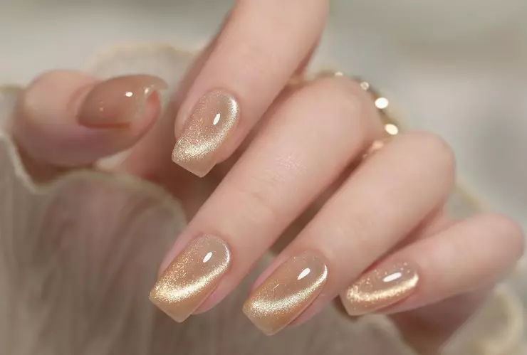 7 diseños de uñas cuadradas con efecto ojo de gato que se ven sofisticadas y son fáciles de hacer