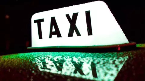 Asaltan y lesionan a taxista en colonia Urbi Villa del Prado de Tijuana