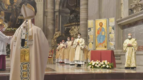 Mujeres pueden votar en reunión de obispos