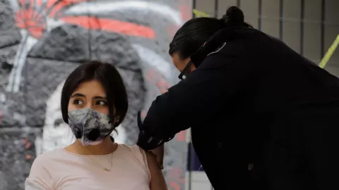 Éstas son las sedes y fechas para vacunación de mayores de 30 años en CDMX