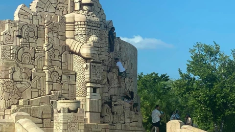 turistas ssp monumento a la patria