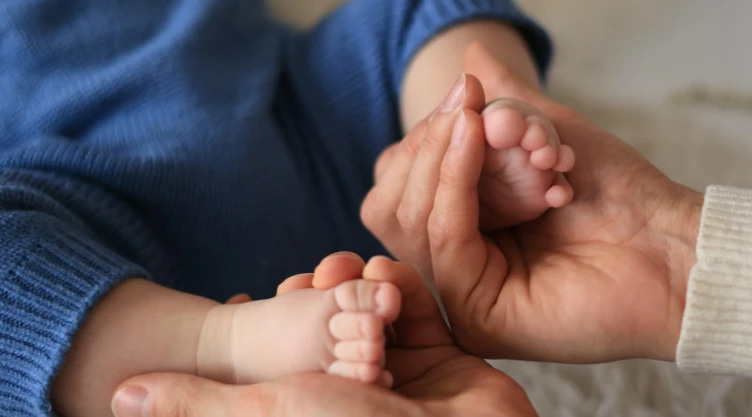 Proponen ampliar licencia por maternidad a 6 meses en México