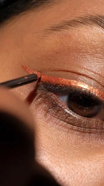Delineador cobre para ojos cafés