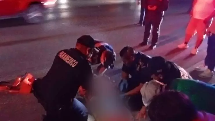 ¡Precaución! Atropellan a JOVEN peatón en el Periférico de Mérida