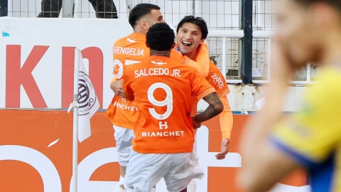 Jordan Silva celebra el gol del OFI Creta 