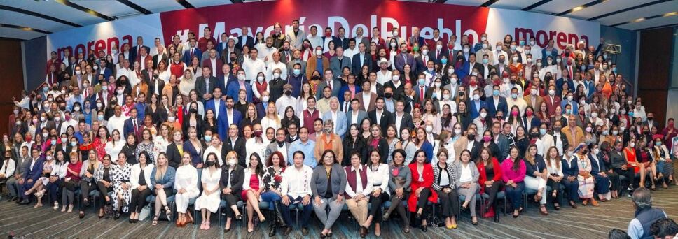 Mario Delgado con legisladores