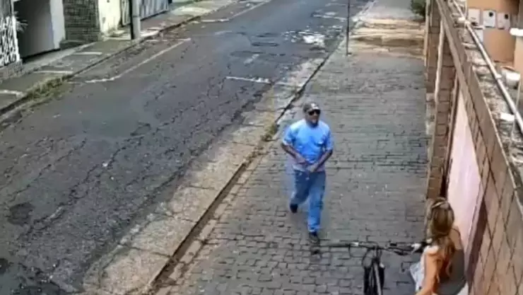 VIDEO_ Graban momento en que hombre mata a su exmujer tras firmar el divorcio.