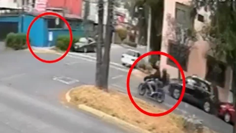 Captan dramático robo a mujer en calles de Naucalpan, Edomex