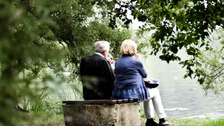 VIDEO: Viejitos pagan la cuenta de una pareja y dan lección de amor