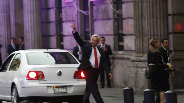 Andrés Manuel López Obrador, llega al debate