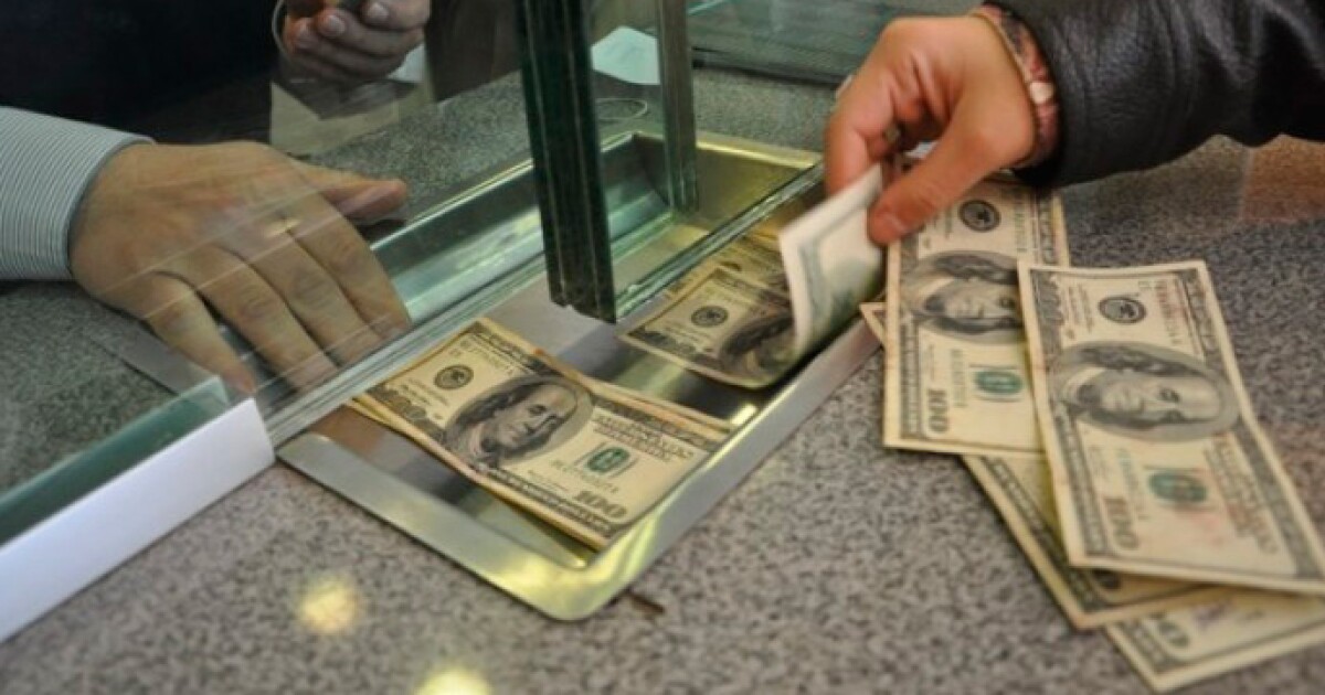 Precio del dólar hoy en Banco Azteca: Por qué cambia tanto y cómo ganarle al tipo de cambio