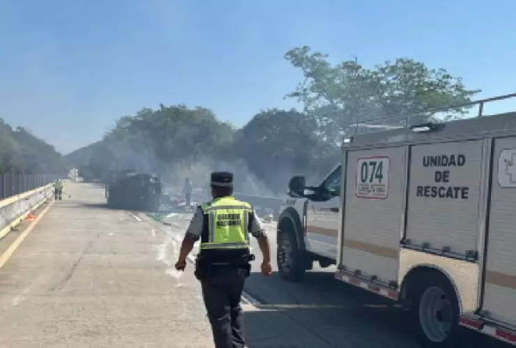Accidente vial cerca del km 348+800 de la carretera Chilpancingo-Acapulco